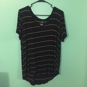 Black and White Striped V-Neck Tee (L)